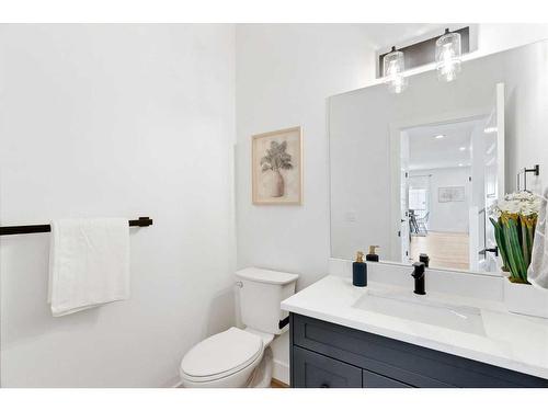 59 Heritage Circle, Cochrane, AB - Indoor Photo Showing Bathroom
