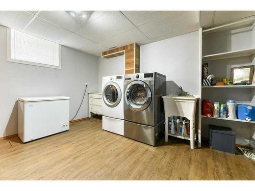 235053 Range Road 264, Rural Wheatland County, AB - Indoor Photo Showing Laundry Room