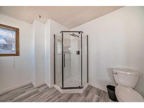 2775 Signal Hill Drive Sw, Calgary, AB - Indoor Photo Showing Bathroom