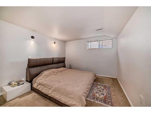 2775 Signal Hill Drive Sw, Calgary, AB - Indoor Photo Showing Bedroom