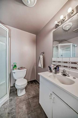 2775 Signal Hill Drive Sw, Calgary, AB - Indoor Photo Showing Bathroom