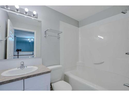 98 Evansbrooke Park Nw, Calgary, AB - Indoor Photo Showing Bathroom