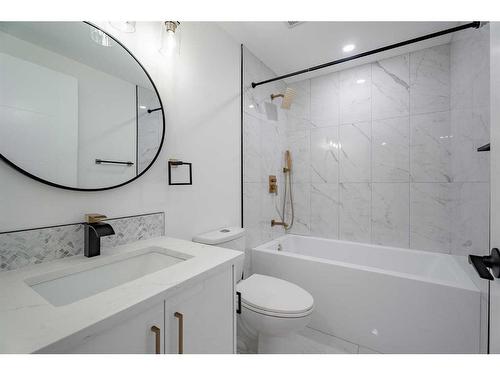 4228 Vauxhall Crescent Nw, Calgary, AB - Indoor Photo Showing Bathroom
