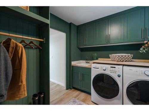 1508 Evergreen Hill Sw, Calgary, AB - Indoor Photo Showing Laundry Room
