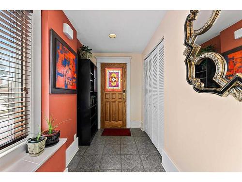 724 14 Street Se, Calgary, AB - Indoor Photo Showing Other Room