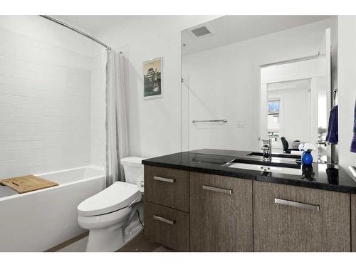 306-811 5 Street Ne, Calgary, AB - Indoor Photo Showing Bathroom