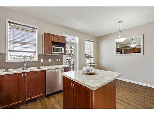 27-43 Springborough Boulevard Sw, Calgary, AB - Indoor Photo Showing Kitchen With Double Sink