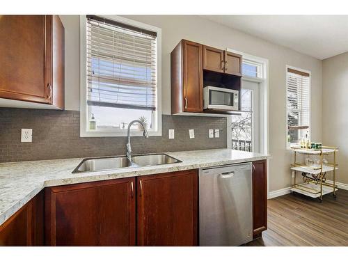 27-43 Springborough Boulevard Sw, Calgary, AB - Indoor Photo Showing Kitchen With Double Sink
