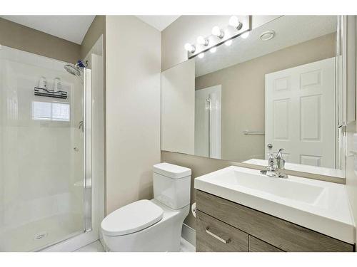 27-43 Springborough Boulevard Sw, Calgary, AB - Indoor Photo Showing Bathroom
