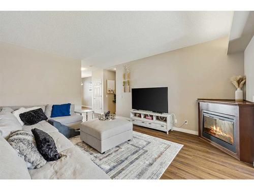 27-43 Springborough Boulevard Sw, Calgary, AB - Indoor Photo Showing Living Room With Fireplace