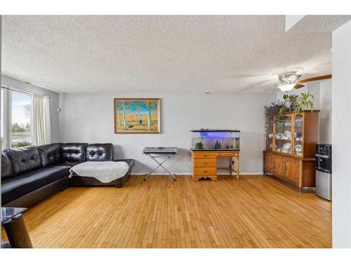 46 Templeby Way Ne, Calgary, AB - Indoor Photo Showing Living Room