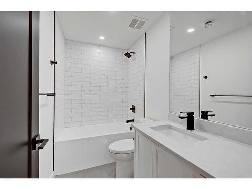 2634 5 Avenue Nw, Calgary, AB - Indoor Photo Showing Bathroom