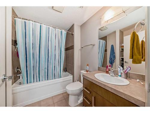 208-210 15 Avenue Se, Calgary, AB - Indoor Photo Showing Bathroom