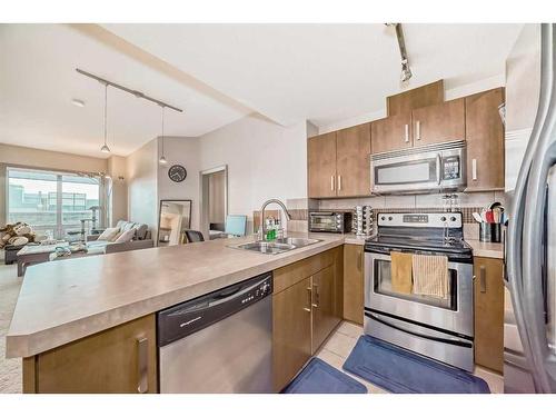 208-210 15 Avenue Se, Calgary, AB - Indoor Photo Showing Kitchen With Stainless Steel Kitchen With Double Sink