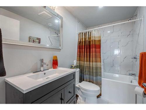 1387 Price Road, Carstairs, AB - Indoor Photo Showing Bathroom