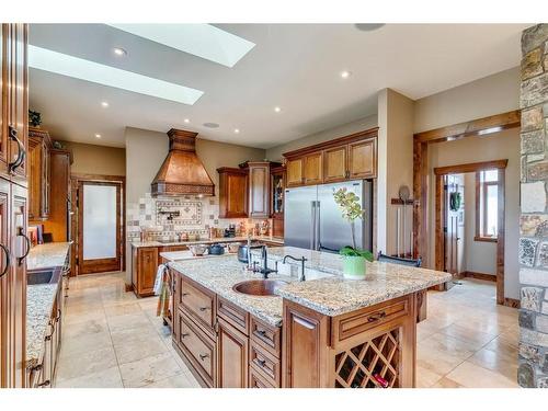 282020 Range Road 43 Road, Rural Rocky View County, AB - Indoor Photo Showing Kitchen