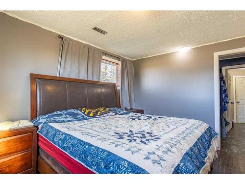 56107 Hwy 32 Highway, Rural Yellowhead County, AB - Indoor Photo Showing Bedroom