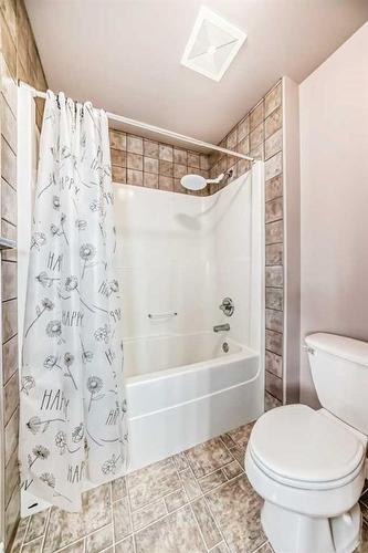 95 Kincora Drive Nw, Calgary, AB - Indoor Photo Showing Bathroom