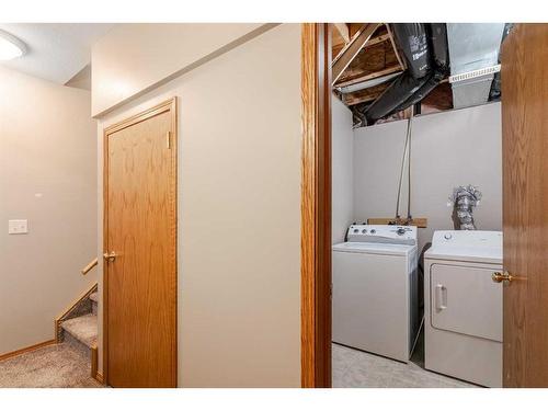 224A 5 Avenue, Strathmore, AB - Indoor Photo Showing Laundry Room