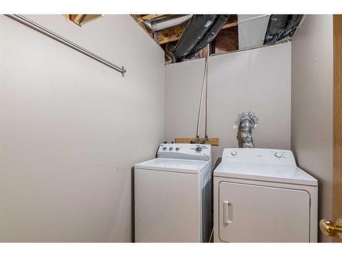 224A 5 Avenue, Strathmore, AB - Indoor Photo Showing Laundry Room