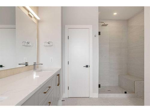 4615 70 Street Nw, Calgary, AB - Indoor Photo Showing Bathroom