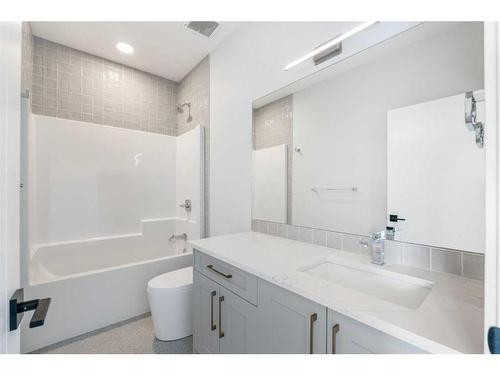 4615 70 Street Nw, Calgary, AB - Indoor Photo Showing Bathroom