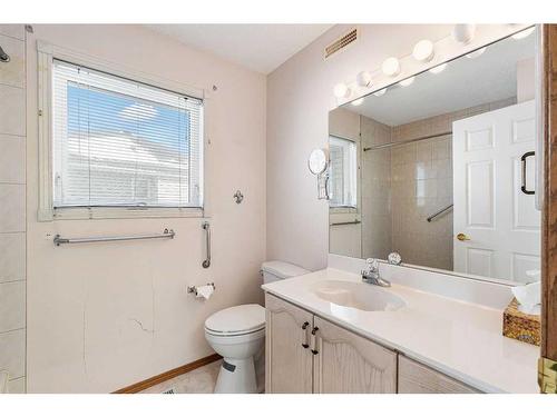 28 Arbour Glen Green Nw, Calgary, AB - Indoor Photo Showing Bathroom