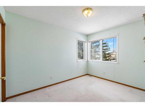 28 Arbour Glen Green Nw, Calgary, AB - Indoor Photo Showing Other Room