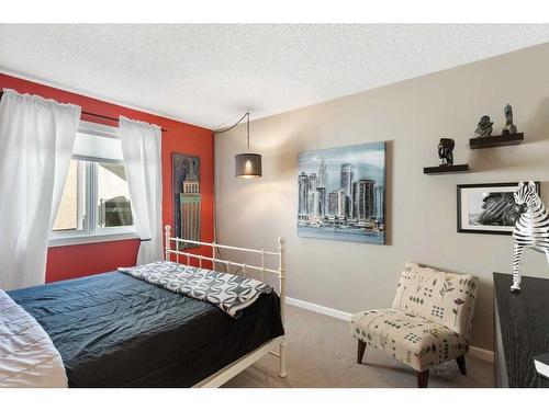 148 Christie Park View Sw, Calgary, AB - Indoor Photo Showing Bedroom