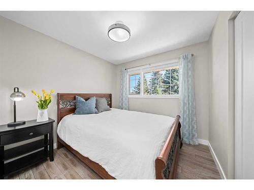 14932 Parkland Boulevard Se, Calgary, AB - Indoor Photo Showing Bedroom