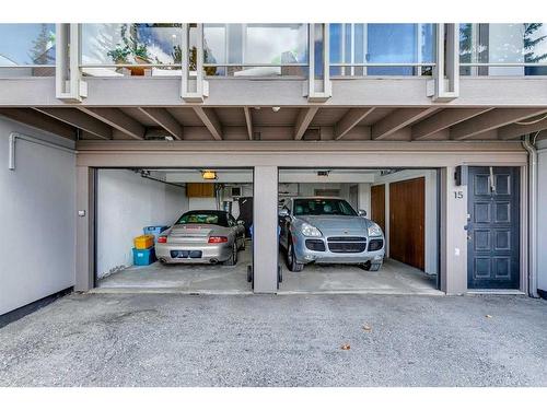 15-3203 Rideau Place Sw, Calgary, AB - Indoor Photo Showing Garage