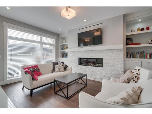 507 37 Street Sw, Calgary, AB - Indoor Photo Showing Living Room With Fireplace