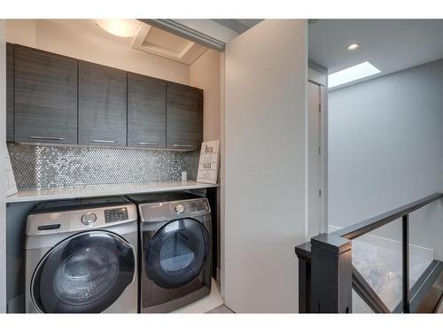 507 37 Street Sw, Calgary, AB - Indoor Photo Showing Laundry Room