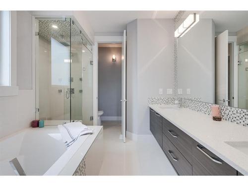 507 37 Street Sw, Calgary, AB - Indoor Photo Showing Bathroom