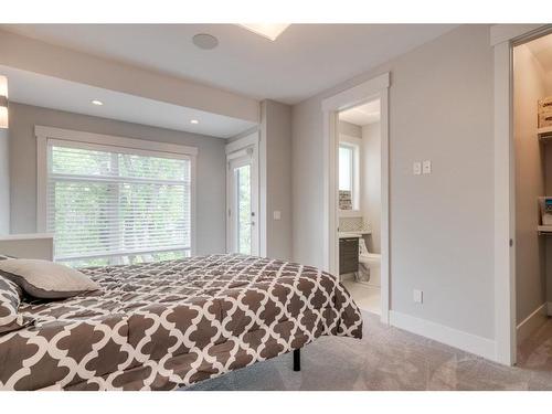 507 37 Street Sw, Calgary, AB - Indoor Photo Showing Bedroom