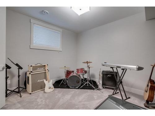 507 37 Street Sw, Calgary, AB - Indoor Photo Showing Other Room
