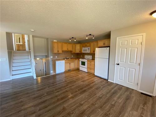 4918 54 Avenue, Olds, AB - Indoor Photo Showing Kitchen