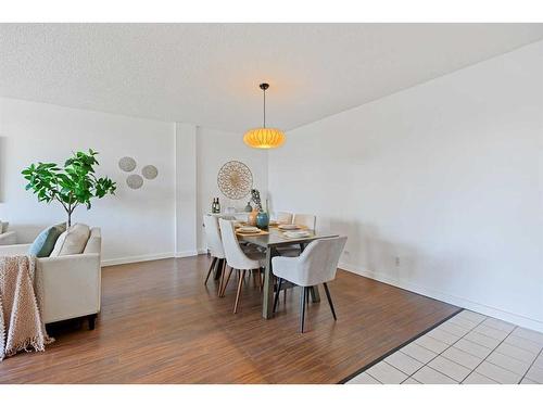 508-3316 Rideau Place Sw, Calgary, AB - Indoor Photo Showing Dining Room