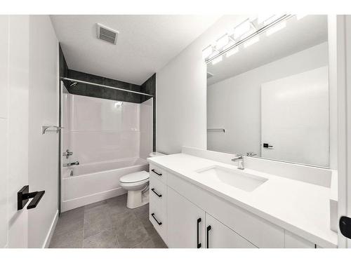 12 Lakewood Circle, Strathmore, AB - Indoor Photo Showing Bathroom