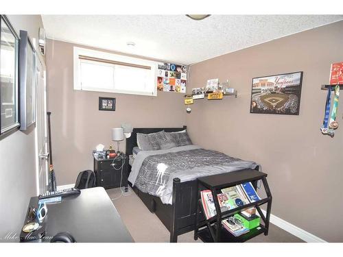 253 Tuscany Estates Rise Nw, Calgary, AB - Indoor Photo Showing Bedroom