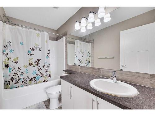 408 Skyview Ranch Grove Ne, Calgary, AB - Indoor Photo Showing Bathroom