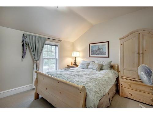 104140 674 Avenue East, Rural Foothills County, AB - Indoor Photo Showing Bedroom