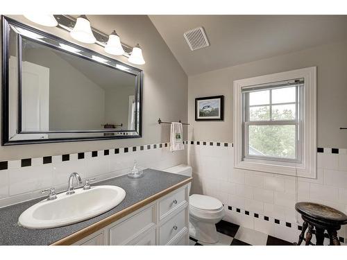 104140 674 Avenue East, Rural Foothills County, AB - Indoor Photo Showing Bathroom