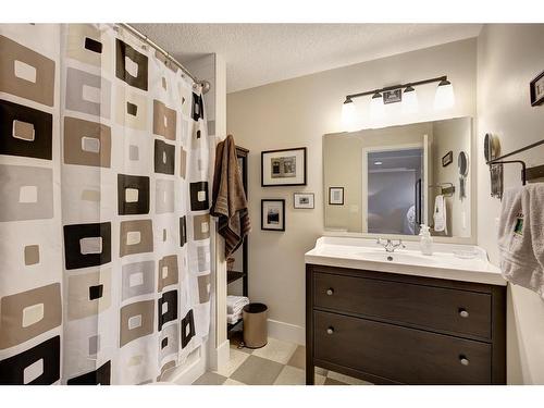 104140 674 Avenue East, Rural Foothills County, AB - Indoor Photo Showing Bathroom