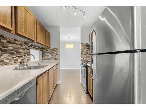220-550 Westwood Drive Sw, Calgary, AB - Indoor Photo Showing Kitchen With Upgraded Kitchen