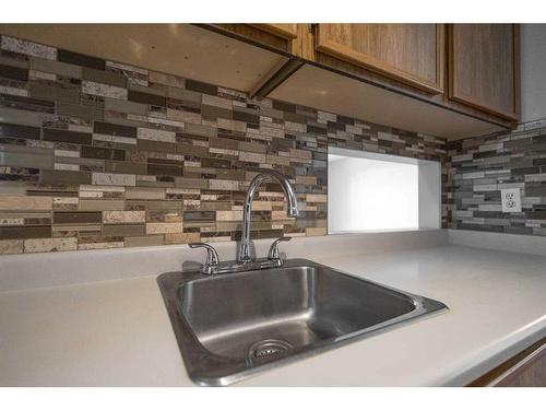 220-550 Westwood Drive Sw, Calgary, AB - Indoor Photo Showing Kitchen