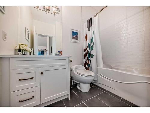 3002 18 Street Sw, Calgary, AB - Indoor Photo Showing Bathroom