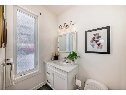 3002 18 Street Sw, Calgary, AB - Indoor Photo Showing Bathroom