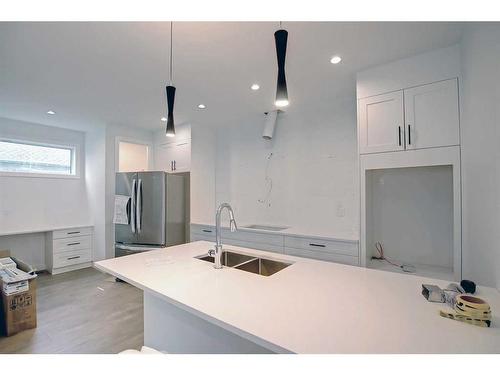 4423 Bowness Road Nw, Calgary, AB - Indoor Photo Showing Kitchen With Double Sink With Upgraded Kitchen
