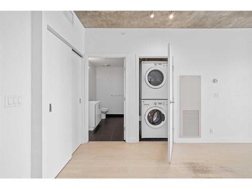 2604-1010 6 Street Sw, Calgary, AB - Indoor Photo Showing Laundry Room